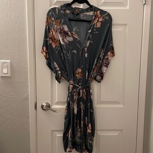 Vici Floral Kimono Style Dress size L